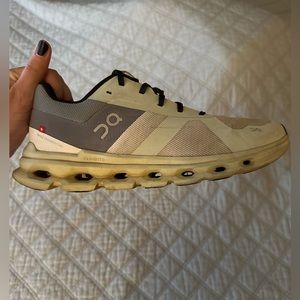 ON Cloud CLOUDRUNNER size 9